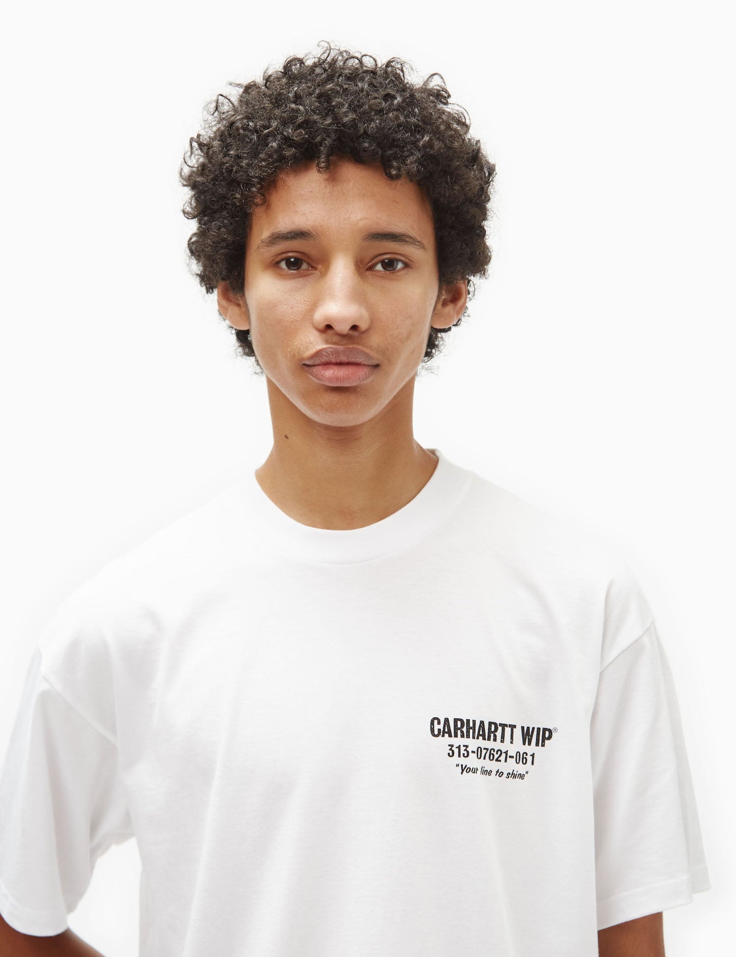 T-Shirt „Less Troubles“ (locker geschnitten) – Weiß/Schwarz