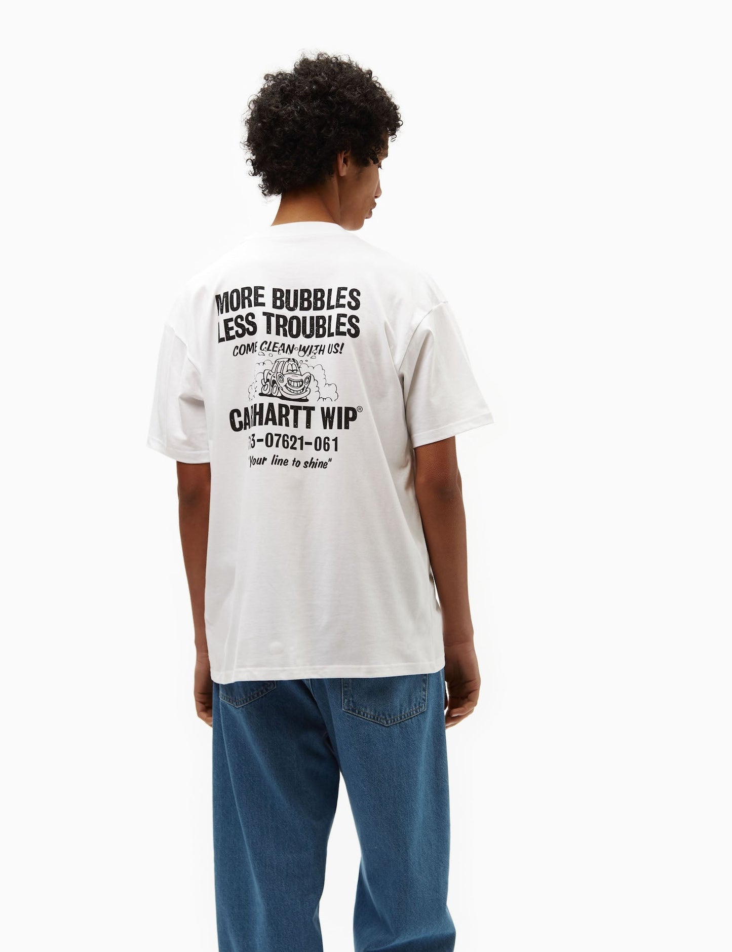 T-Shirt „Less Troubles“ (locker geschnitten) – Weiß/Schwarz